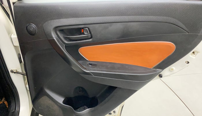 2019 Maruti Vitara Brezza VDI, Diesel, Manual, 61,307 km, Right rear door - Trim has minor damage