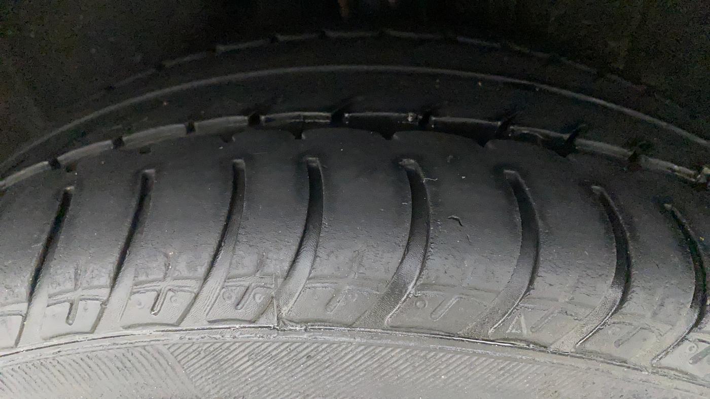2012 Volkswagen Jetta HIGHLINE TDI, Diesel, Manual, 76,275 km, Left Rear Tyre Tread