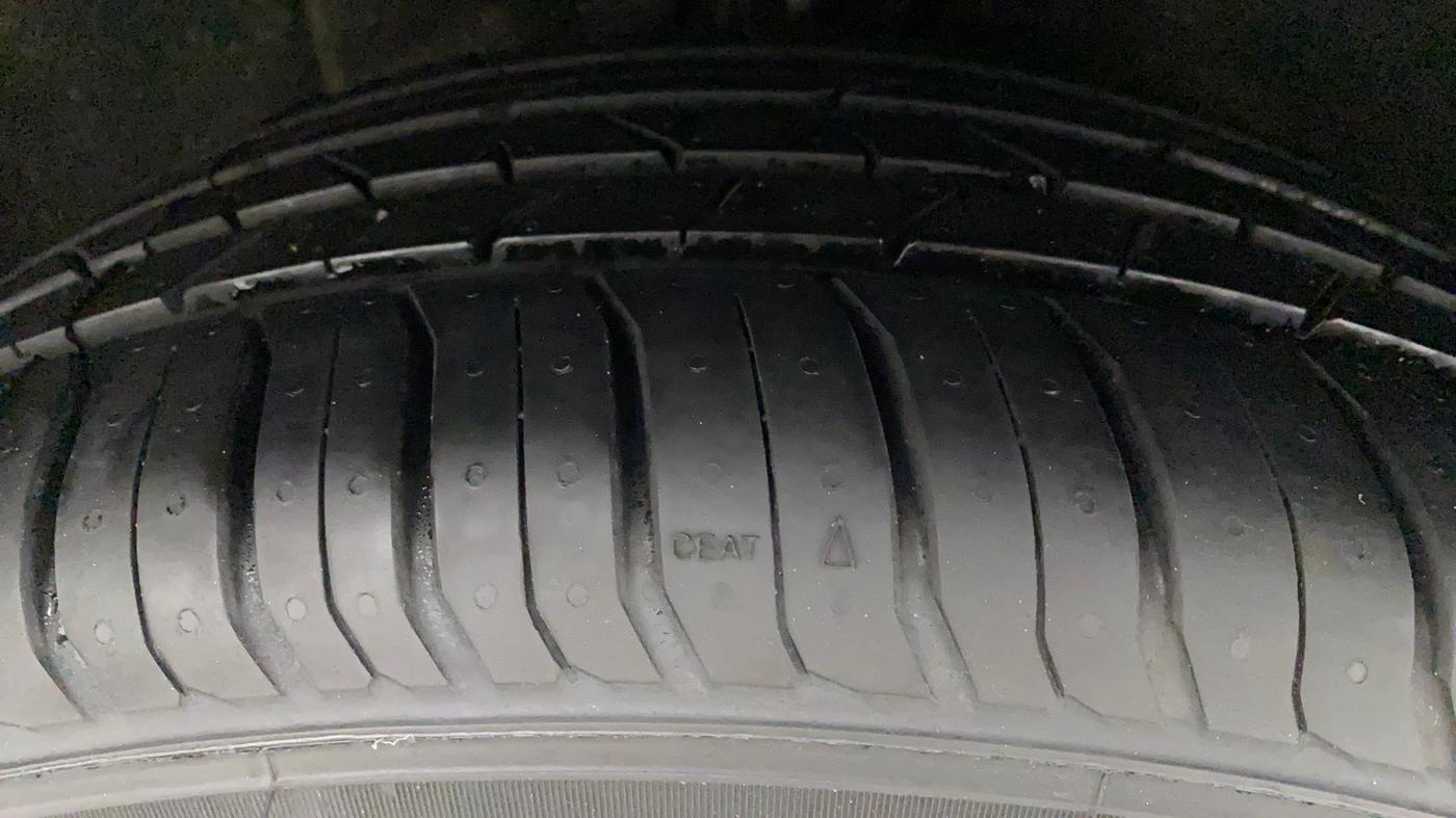 2012 Volkswagen Jetta HIGHLINE TDI, Diesel, Manual, 76,275 km, Right Rear Tyre Tread