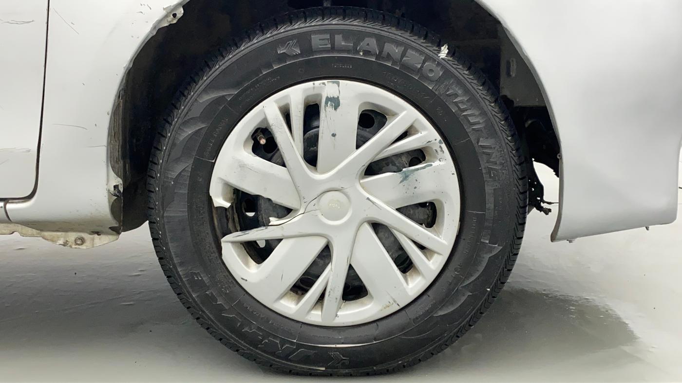 2011 Toyota Etios Liva G, Petrol, Manual, 42,283 km, Right Front Wheel