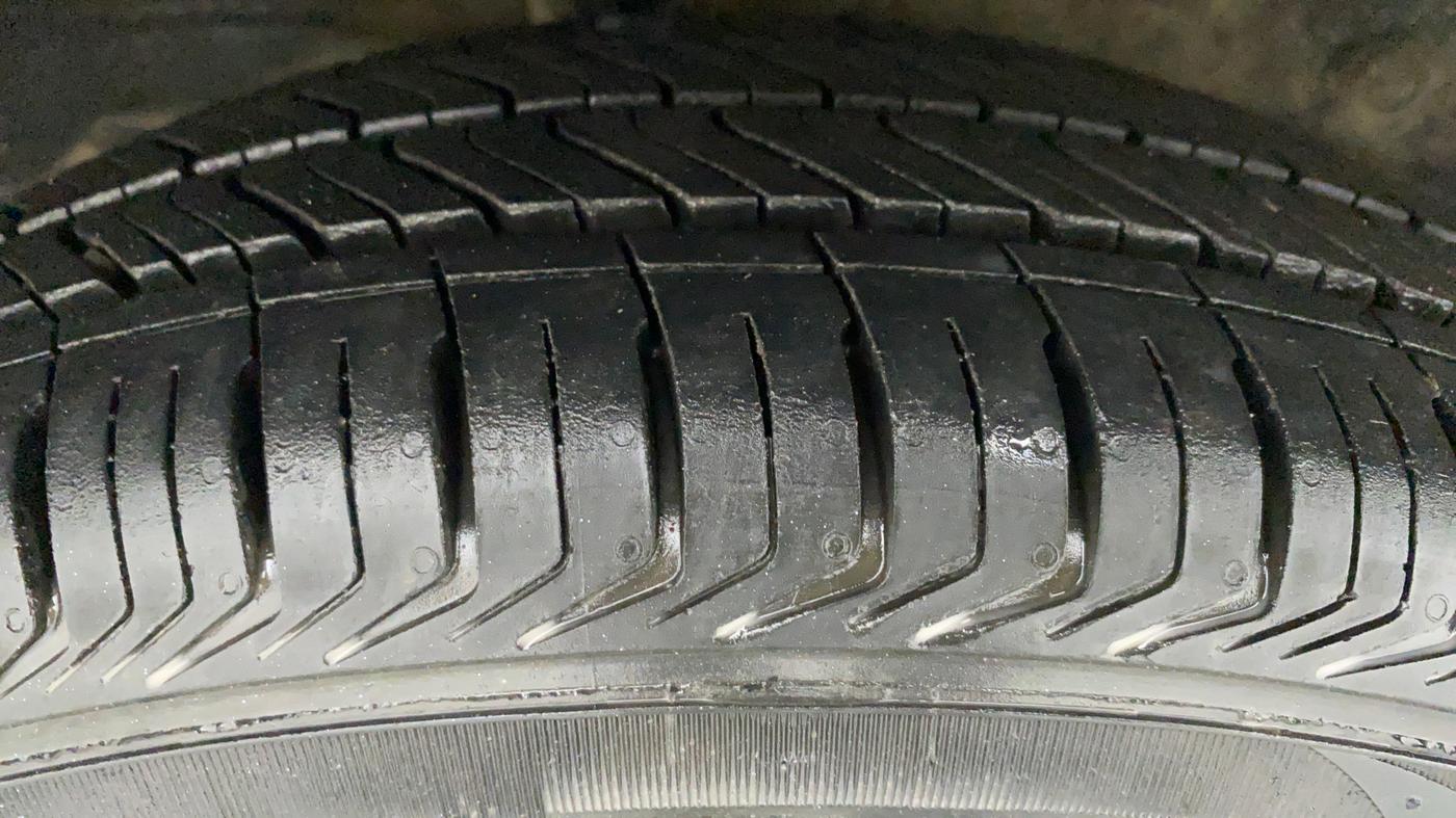 2011 Toyota Etios Liva G, Petrol, Manual, 42,283 km, Right Rear Tyre Tread