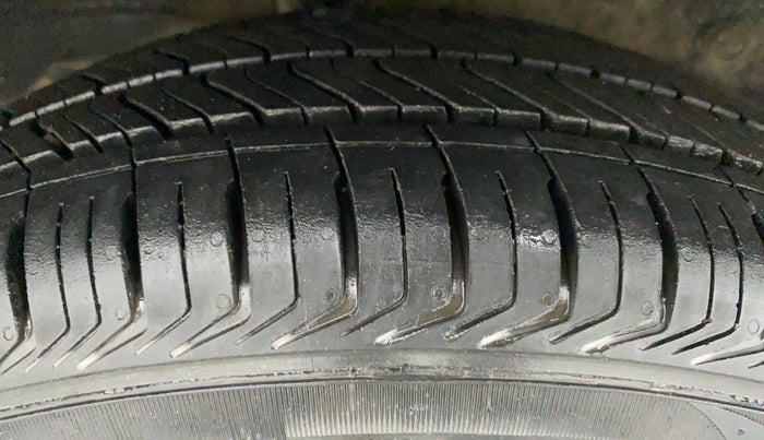 2011 Toyota Etios Liva G, Petrol, Manual, 42,283 km, Right Rear Tyre Tread
