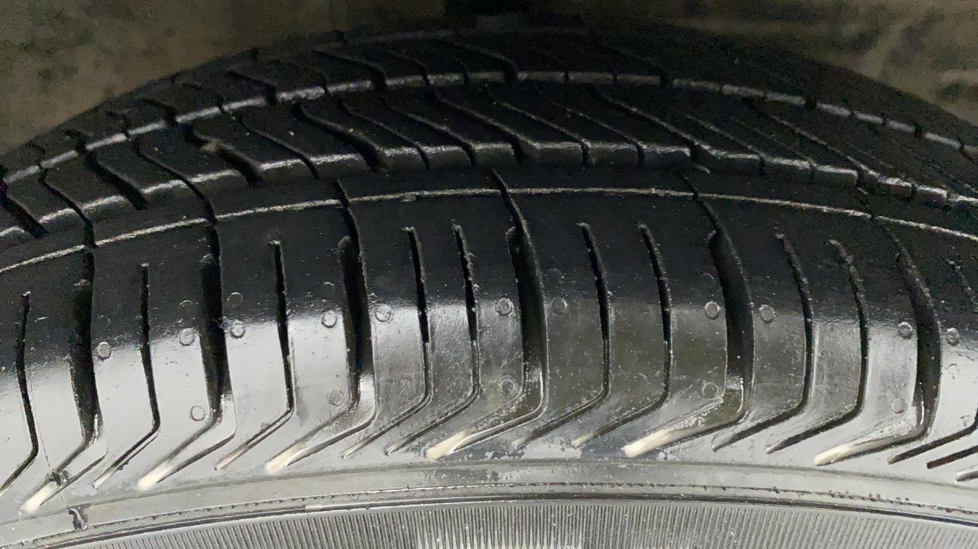 2011 Toyota Etios Liva G, Petrol, Manual, 42,283 km, Right Front Tyre Tread