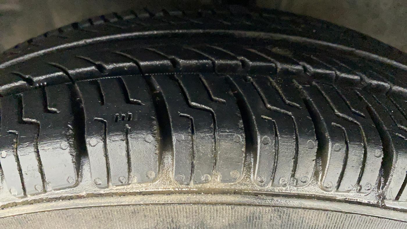 2011 Toyota Etios Liva G, Petrol, Manual, 42,283 km, Left Front Tyre Tread