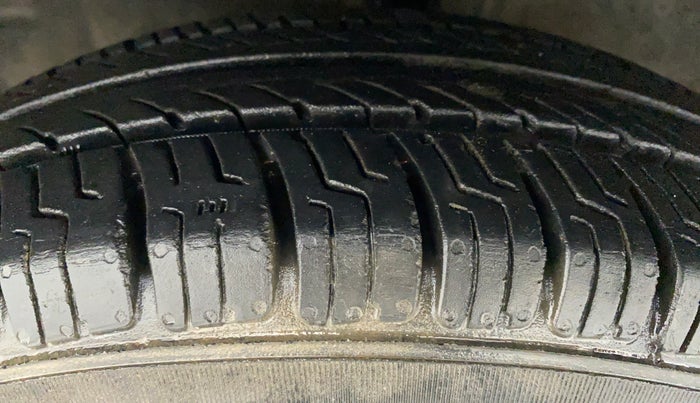 2011 Toyota Etios Liva G, Petrol, Manual, 42,283 km, Left Front Tyre Tread