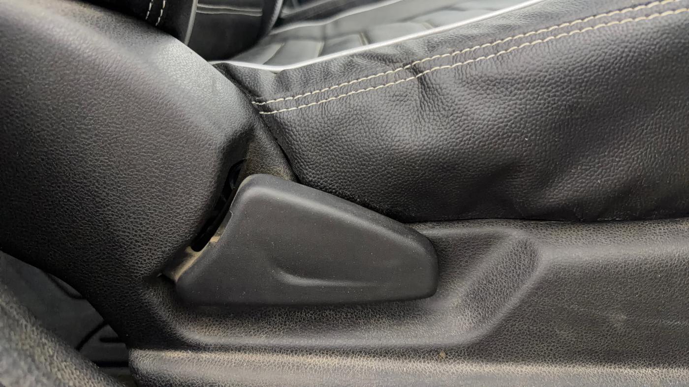 2018 Renault Kwid RXL, Petrol, Manual, 37,890 km, Driver Side Adjustment Panel