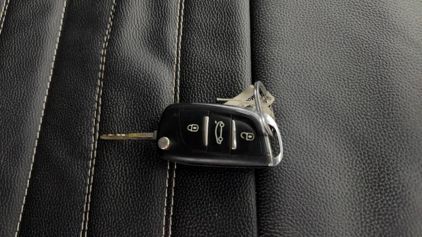 2018 Renault Kwid RXL, Petrol, Manual, 37,890 km, Key Close Up