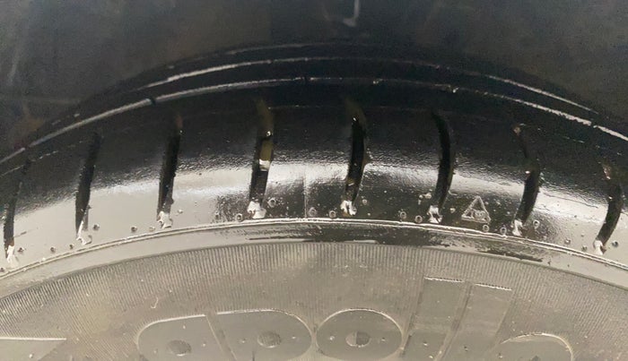 2018 Hyundai Eon MAGNA +, Petrol, Manual, 51,041 km, Left Front Tyre Tread