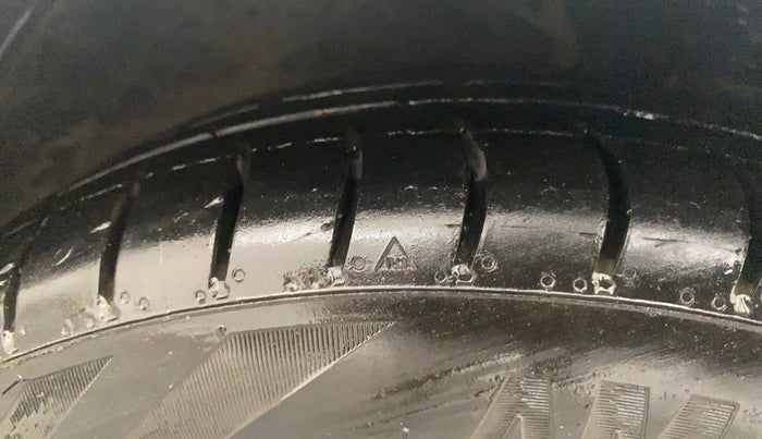 2018 Hyundai Eon MAGNA +, Petrol, Manual, 51,041 km, Right Front Tyre Tread