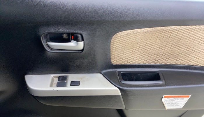 2017 Maruti Wagon R 1.0 LXI CNG, CNG, Manual, 1,00,490 km, Driver Side Door Panels Control