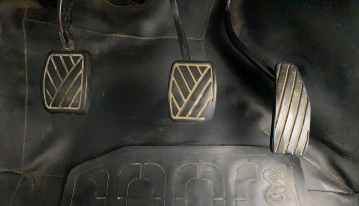 2017 Maruti Wagon R 1.0 LXI CNG, CNG, Manual, 1,00,490 km, Pedals