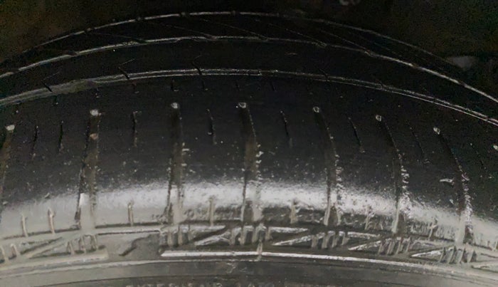 2015 Honda Brio S MT, Petrol, Manual, 14,397 km, Left Rear Tyre Tread