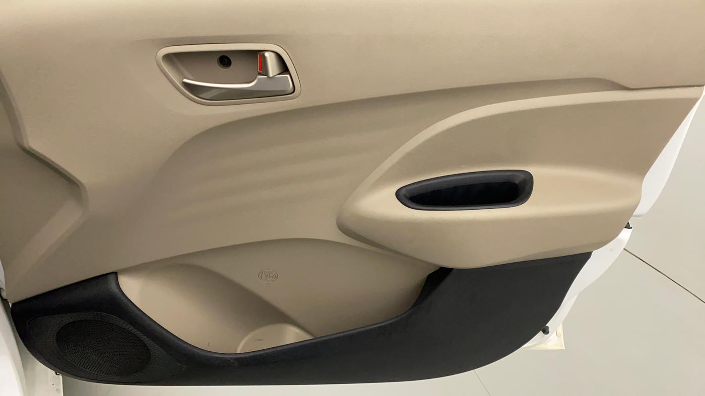 2018 Hyundai NEW SANTRO SPORTZ CNG, CNG, Manual, 16,808 km, Driver Side Door Panels Control