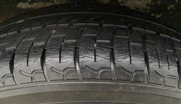 2018 Hyundai NEW SANTRO SPORTZ CNG, CNG, Manual, 16,808 km, Left Front Tyre Tread