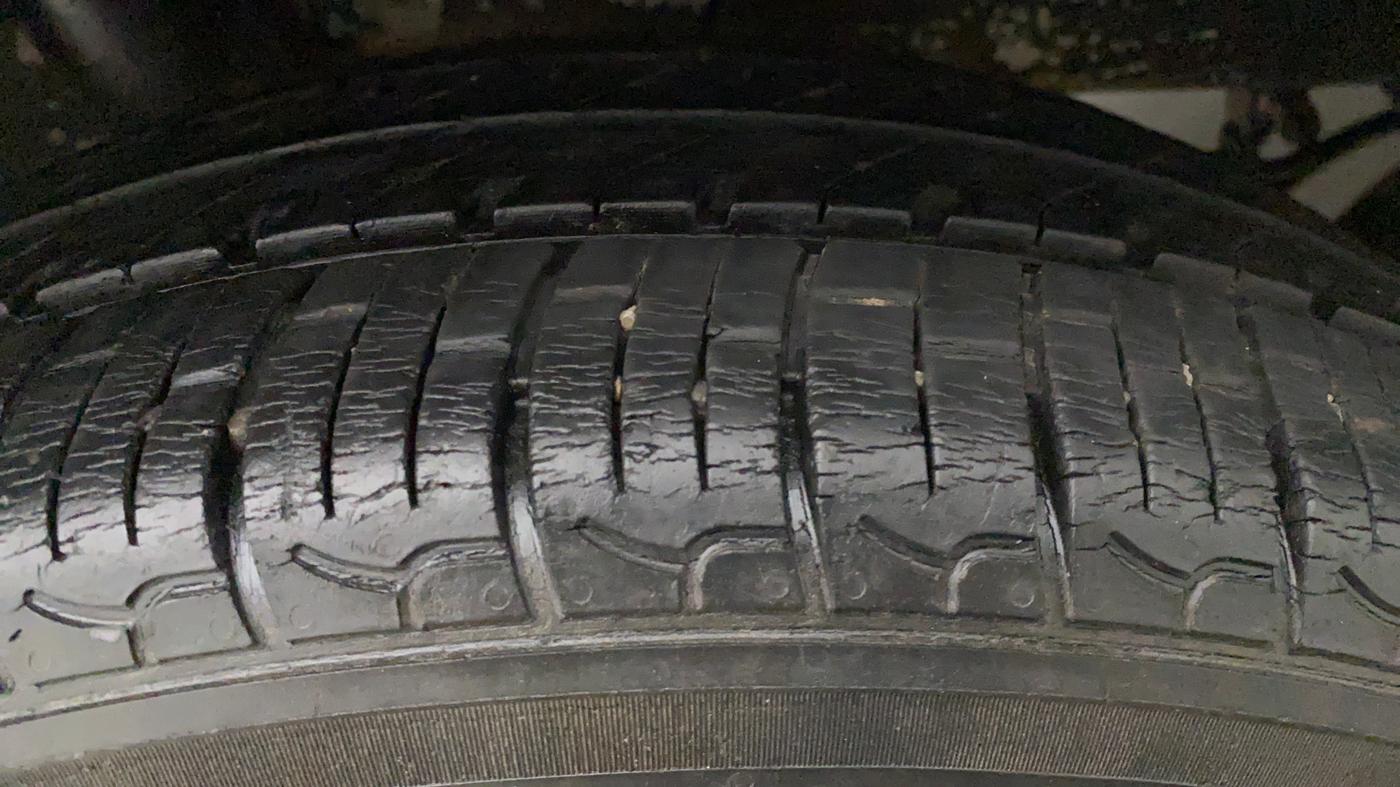 2018 Hyundai NEW SANTRO SPORTZ CNG, CNG, Manual, 16,808 km, Right Front Tyre Tread