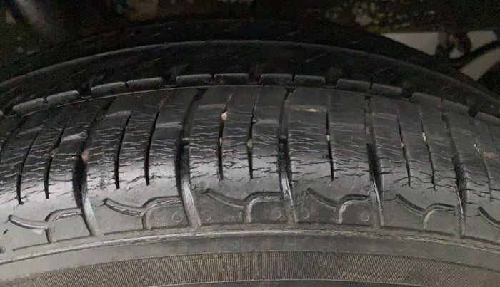 2018 Hyundai NEW SANTRO SPORTZ CNG, CNG, Manual, 16,808 km, Right Front Tyre Tread