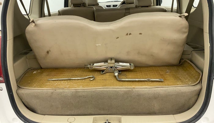 2014 Maruti Ertiga VXI CNG, CNG, Manual, 74,606 km, Boot Inside