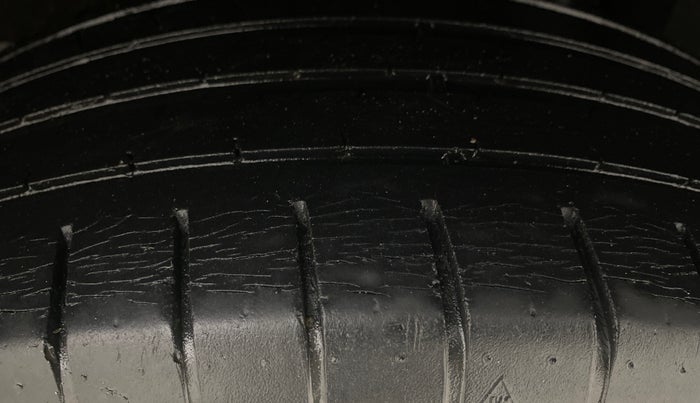 2017 Maruti Baleno ALPHA PETROL 1.2, Petrol, Manual, 43,745 km, Left Rear Tyre Tread