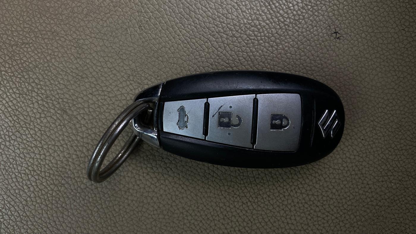 2016 Maruti Ciaz ZDI+ SHVS, Diesel, Manual, 1,07,369 km, Key Close Up