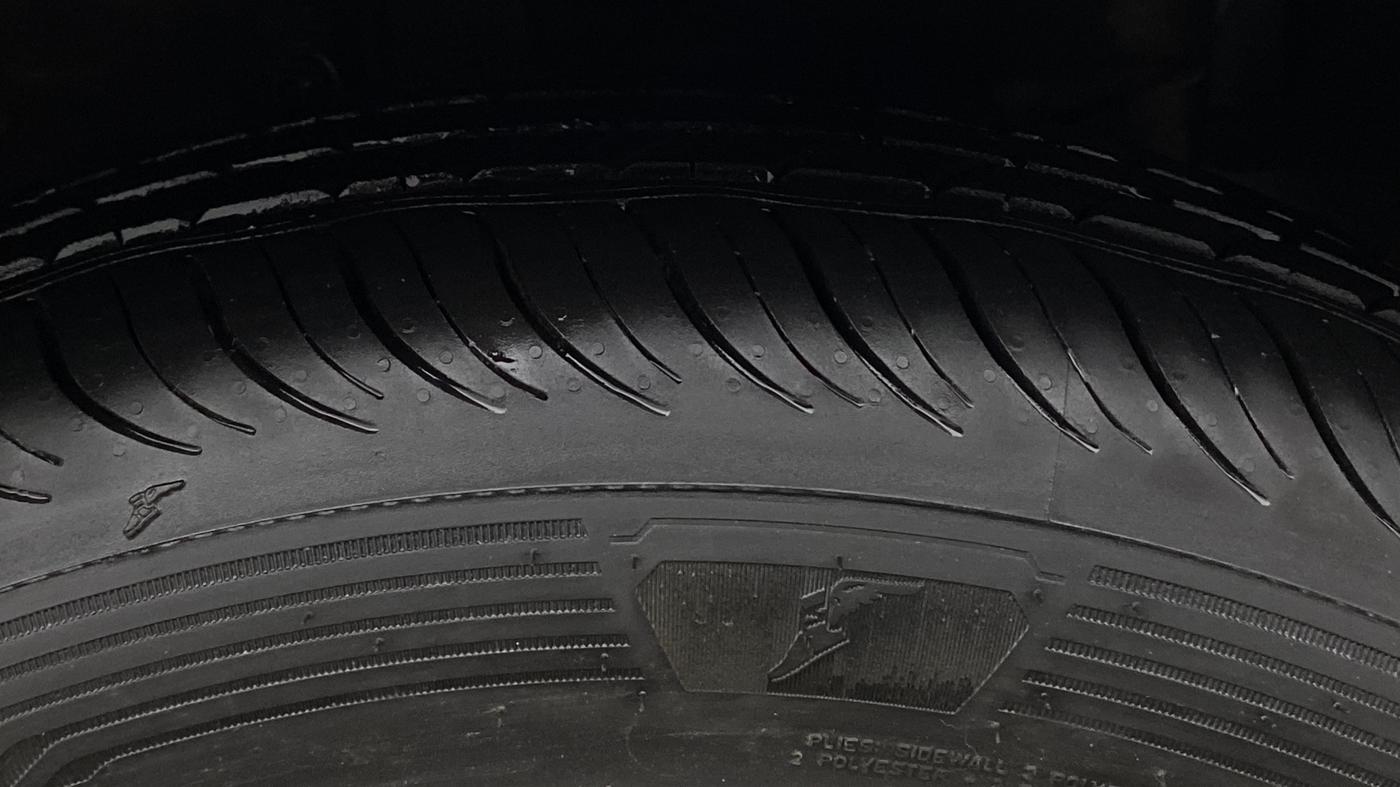 2016 Maruti Ciaz ZDI+ SHVS, Diesel, Manual, 1,07,369 km, Right Front Tyre Tread