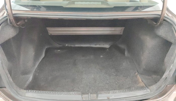 2015 Volkswagen Vento HIGHLINE 1.5 AT, Diesel, Automatic, 1,09,859 km, Boot Inside