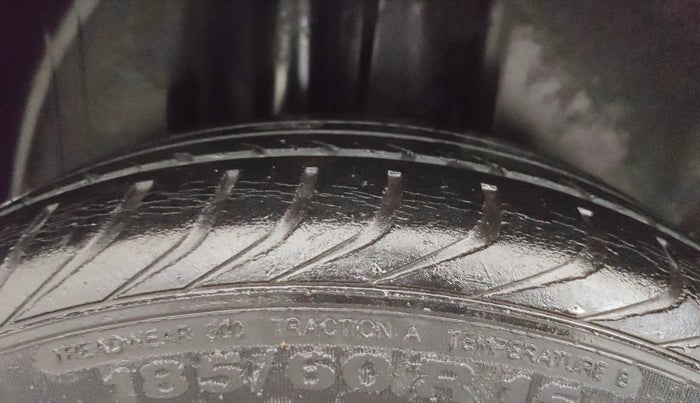 2015 Volkswagen Vento HIGHLINE 1.5 AT, Diesel, Automatic, 1,09,859 km, Right Rear Tyre Tread