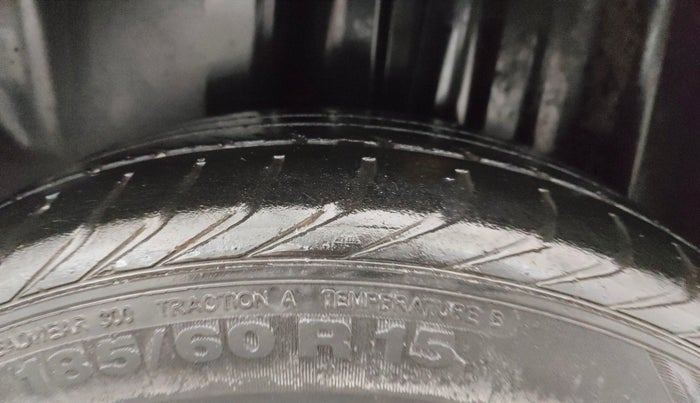 2015 Volkswagen Vento HIGHLINE 1.5 AT, Diesel, Automatic, 1,09,859 km, Left Rear Tyre Tread