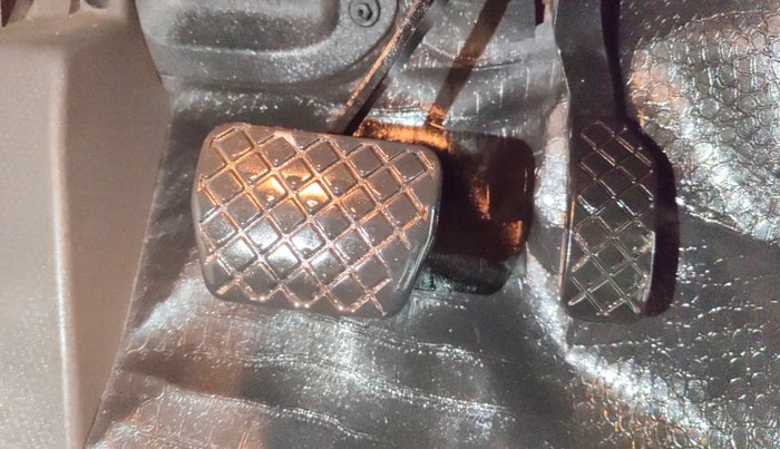 2015 Volkswagen Vento HIGHLINE 1.5 AT, Diesel, Automatic, 1,09,859 km, Pedals