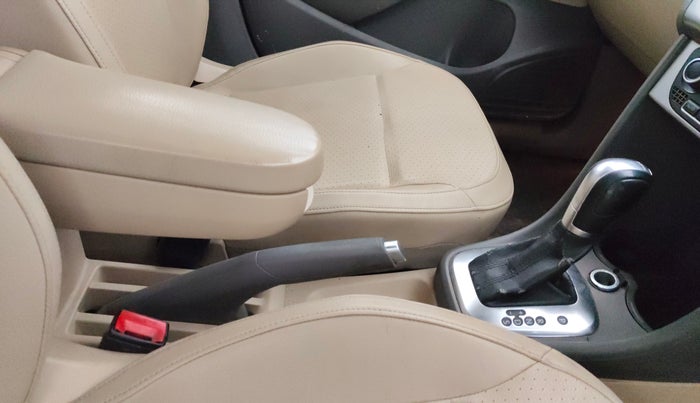 2015 Volkswagen Vento HIGHLINE 1.5 AT, Diesel, Automatic, 1,09,859 km, Gear Lever