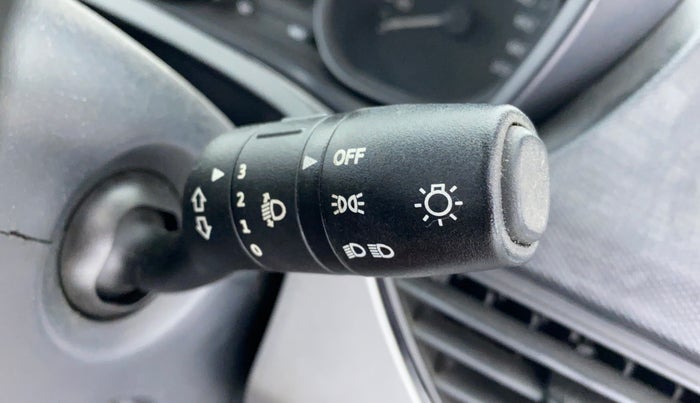 2018 Tata NEXON XMA 1.5, Diesel, Automatic, 78,374 km, Dashboard - Headlight height adjustment not working