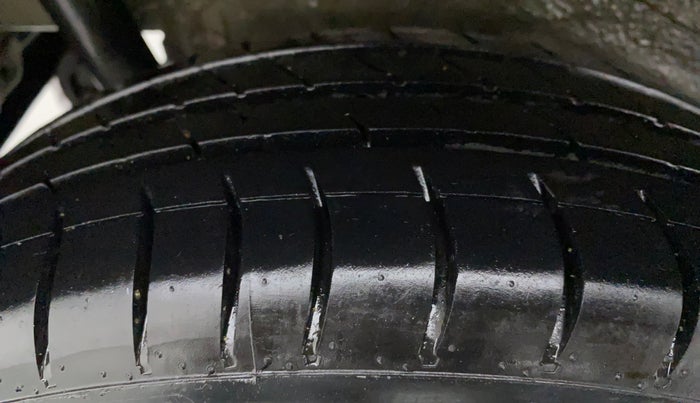 2011 Maruti Wagon R 1.0 VXI, Petrol, Manual, 79,412 km, Right Rear Tyre Tread