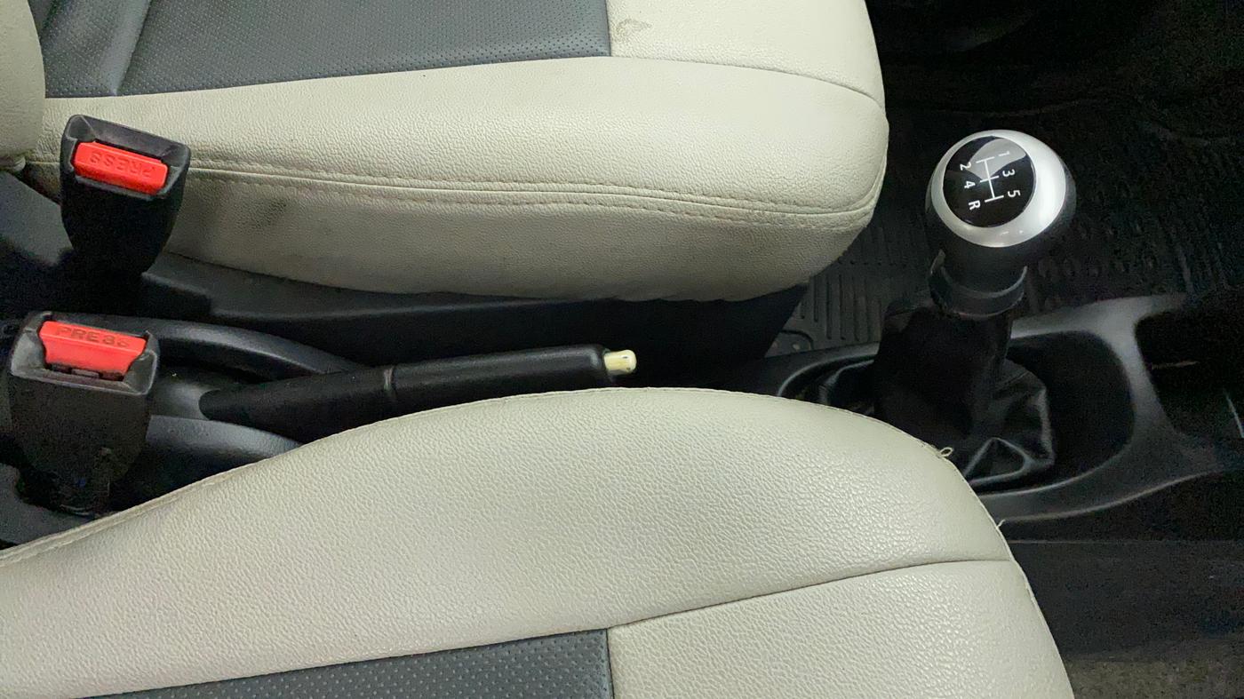 2011 Maruti Wagon R 1.0 VXI, Petrol, Manual, 79,412 km, Gear Lever