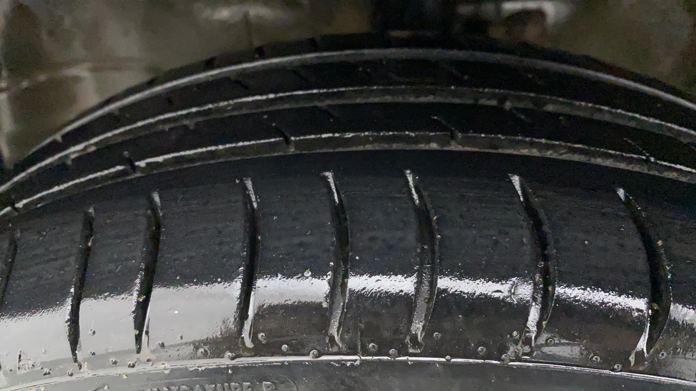 2011 Maruti Wagon R 1.0 VXI, Petrol, Manual, 79,412 km, Left Front Tyre Tread