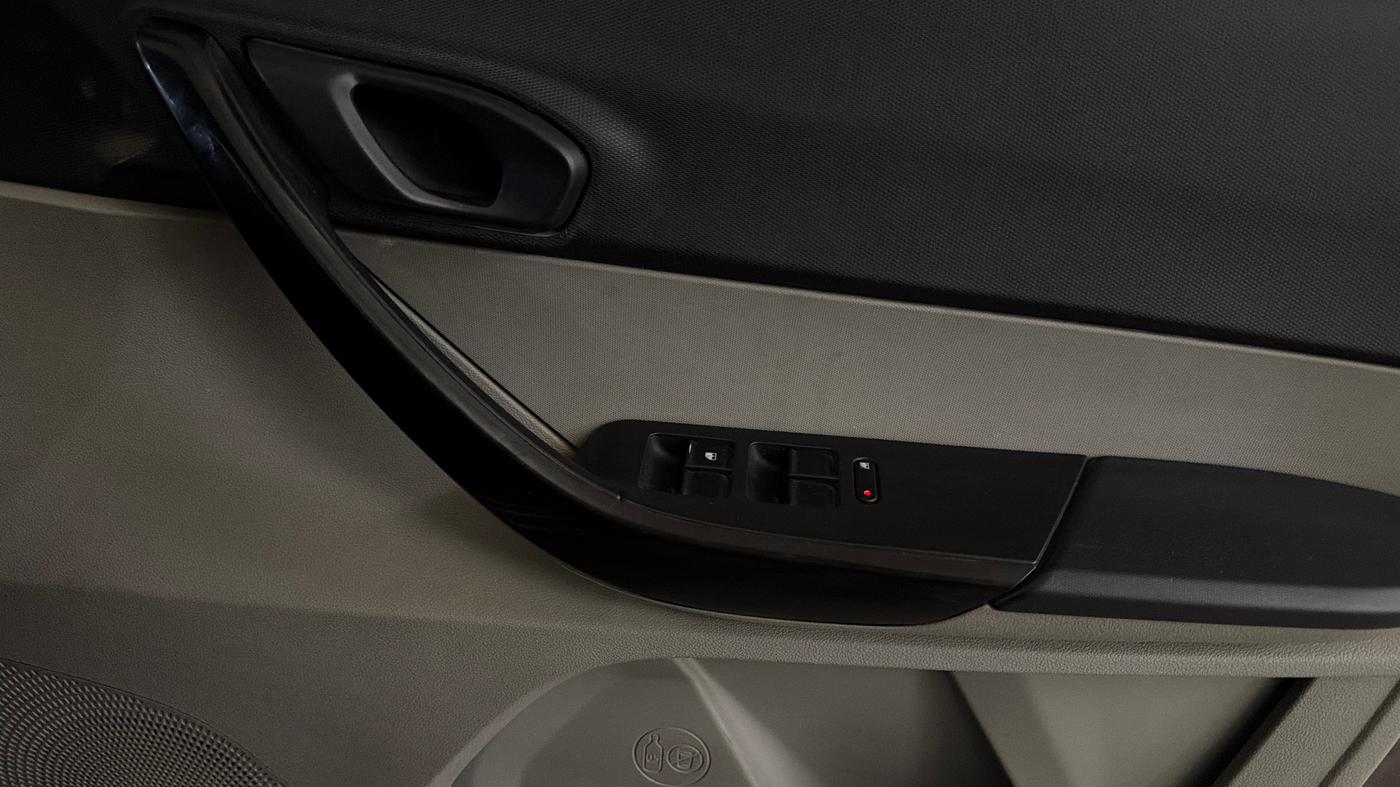 2018 Tata Tiago XT PETROL, Petrol, Manual, 50,428 km, Driver Side Door Panels Control