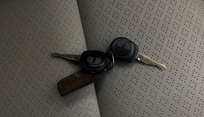 2015 Maruti Swift VDI ABS, Diesel, Manual, 82,600 km, Key Close Up