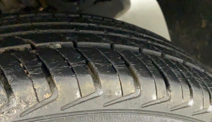 2018 Tata Tiago XE PETROL, Petrol, Manual, 33,709 km, Right Front Tyre Tread