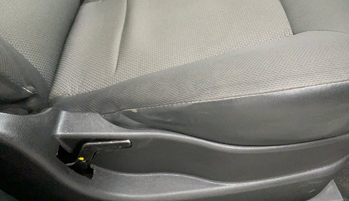 2018 Tata Tiago XE PETROL, Petrol, Manual, 33,709 km, Driver seat - Folding lever cover has minor damage