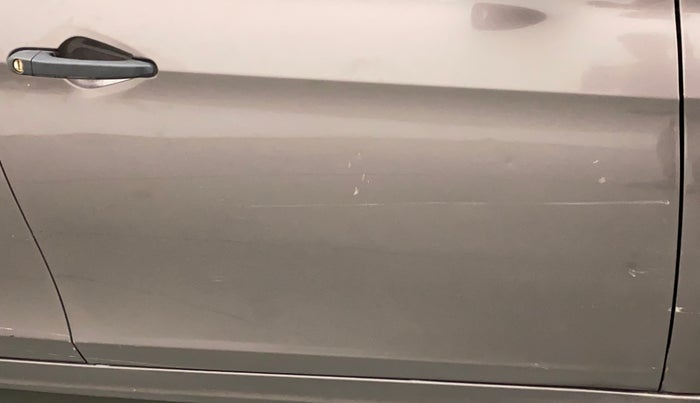 2018 Tata Tiago XE PETROL, Petrol, Manual, 33,709 km, Driver-side door - Slightly dented