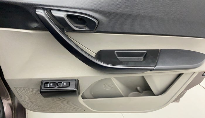 2018 Tata Tiago XE PETROL, Petrol, Manual, 33,709 km, Driver Side Door Panels Control