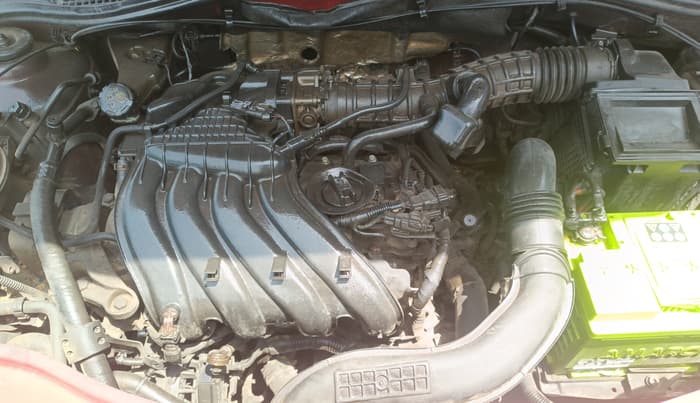 2018 Renault Duster RXS CVT, Petrol, Automatic, 1,03,176 km, Engine View