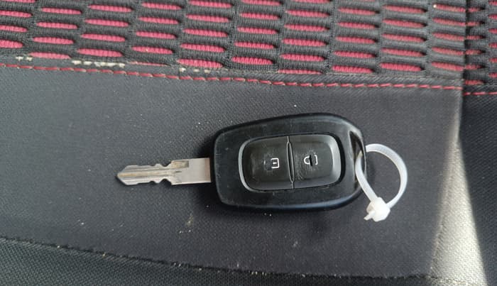 2018 Renault Duster RXS CVT, Petrol, Automatic, 1,03,176 km, Key Close Up