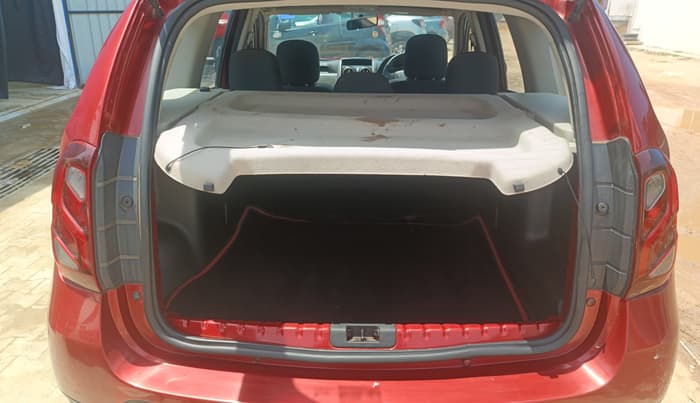 2018 Renault Duster RXS CVT, Petrol, Automatic, 1,03,176 km, Boot Inside