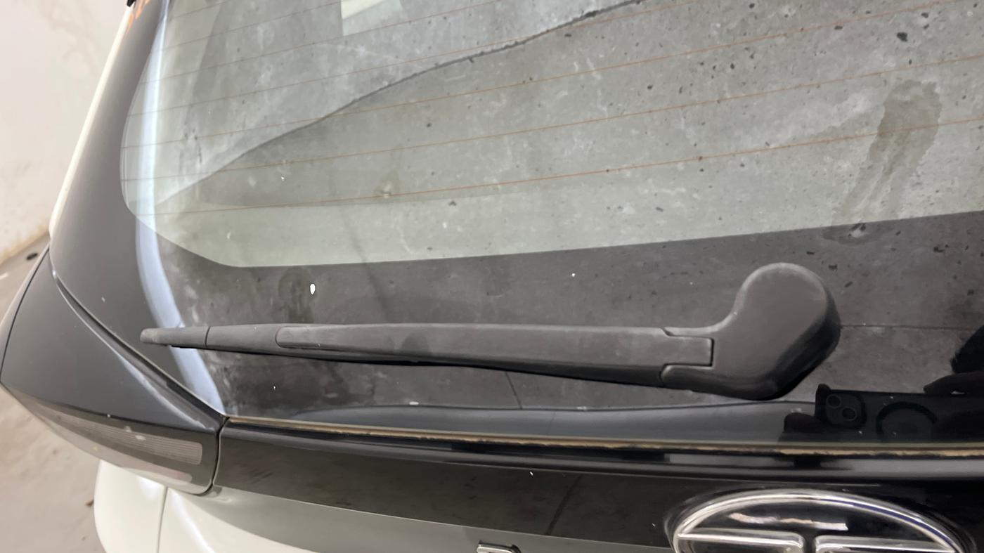 2020 Tata ALTROZ XZ PETROL, Petrol, Manual, 75,469 km, Rear Wiper
