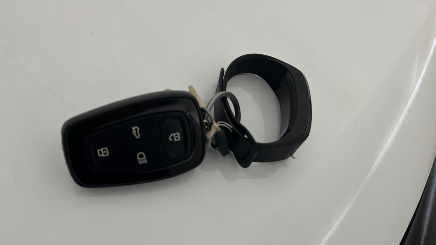 2020 Tata ALTROZ XZ PETROL, Petrol, Manual, 75,469 km, Key Close Up