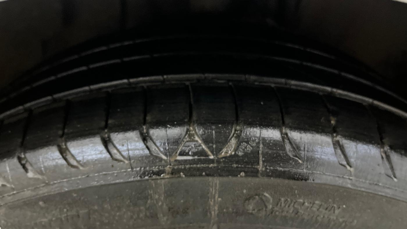2020 Tata ALTROZ XZ PETROL, Petrol, Manual, 75,469 km, Right Front Tyre Tread