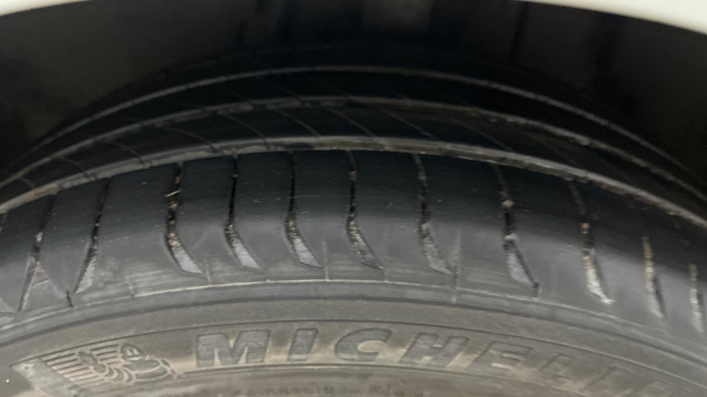 2020 Tata ALTROZ XZ PETROL, Petrol, Manual, 75,469 km, Left Front Tyre Tread
