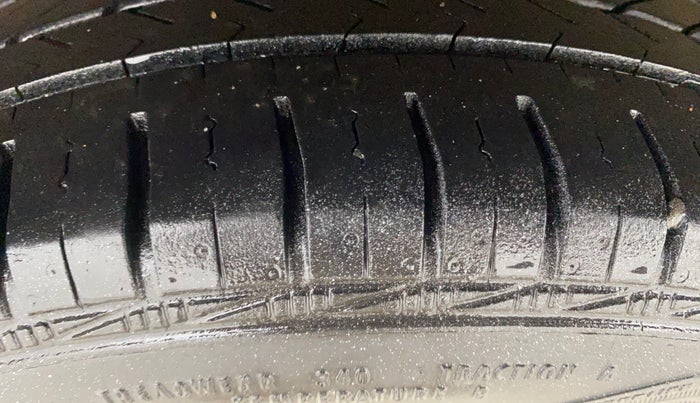 2018 Hyundai Eon MAGNA +, Petrol, Manual, 58,957 km, Right Rear Tyre Tread