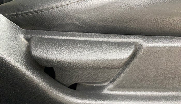 2018 Hyundai Eon MAGNA +, Petrol, Manual, 58,957 km, Driver Side Adjustment Panel