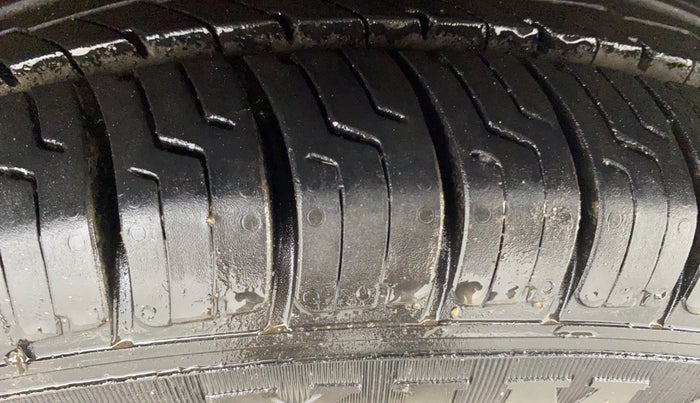 2018 Hyundai Eon MAGNA +, Petrol, Manual, 58,957 km, Right Front Tyre Tread