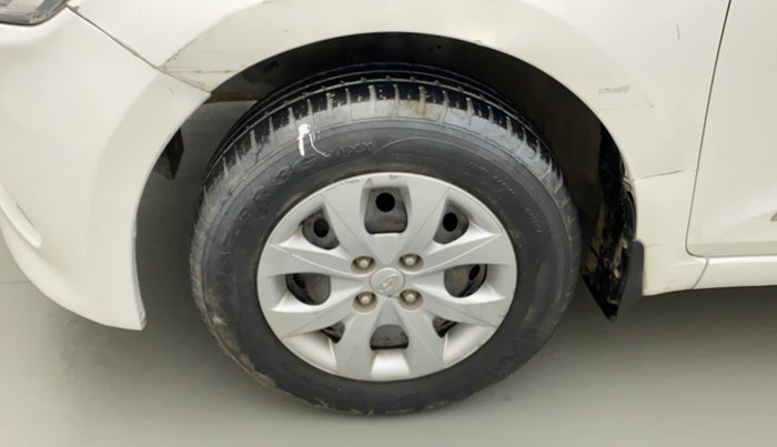 2016 Hyundai Elite i20 MAGNA 1.2, Petrol, Manual, 29,951 km, Left front tyre - Minor crack